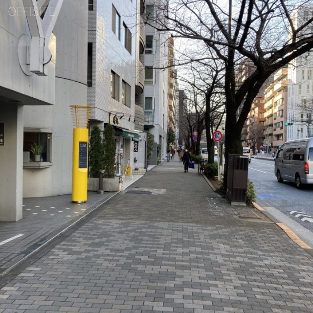 テック広尾 ビル前面道路