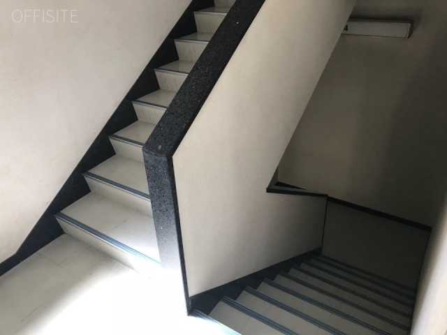 中栄ビル 階段