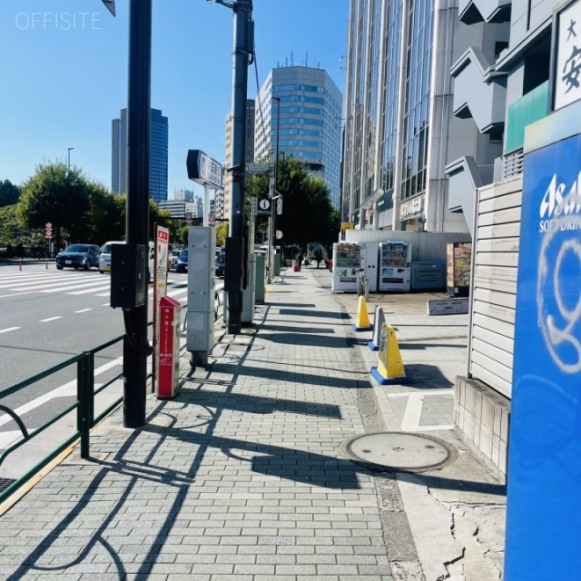 新高(にいたか)ビル 前面歩道