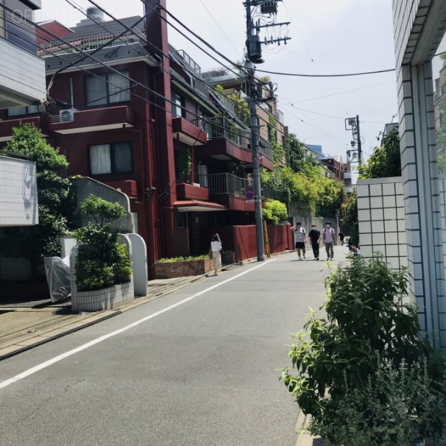 E・Sビル ビル前面道路