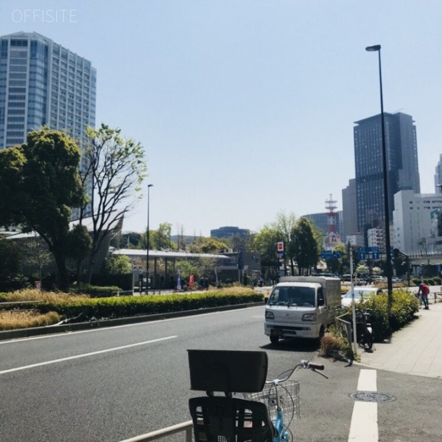 東麻布ビル ビル前面道路