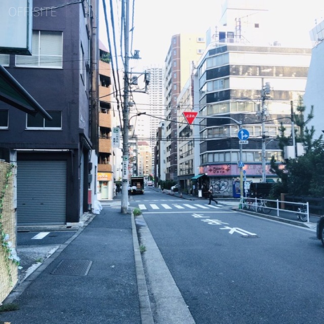 山田ビル ビル前面道路