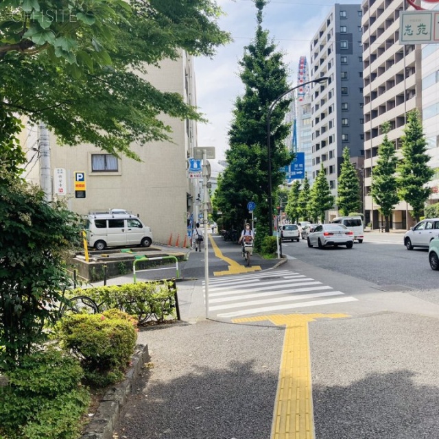 朋和ビル ビル前面道路