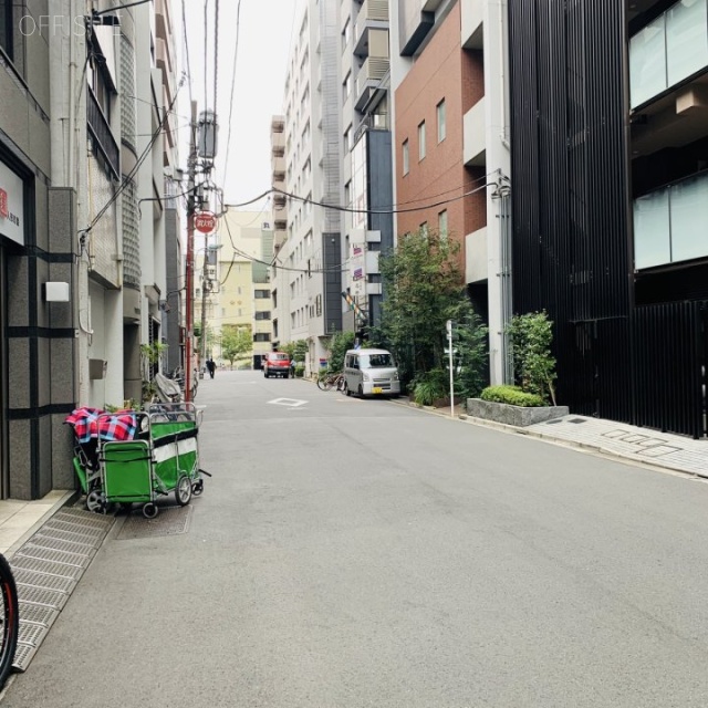 京成日本橋富沢町ビル ビル前面道路