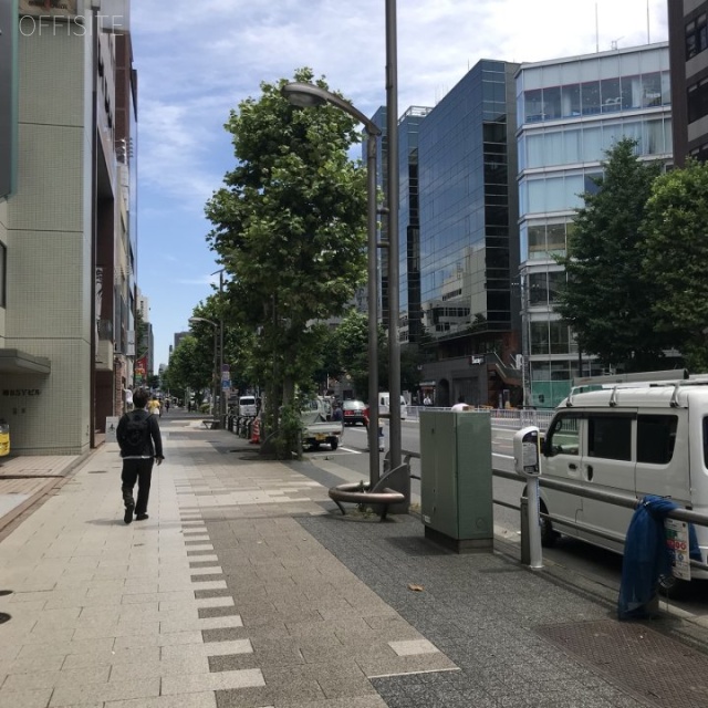 桑野ビル ビル前面道路