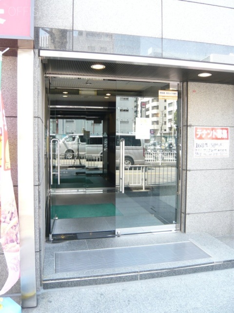 北幸山田ビル エントランス