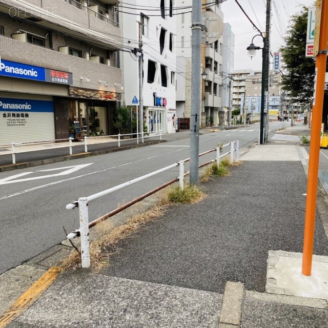 白馬ビル ビル前面道路