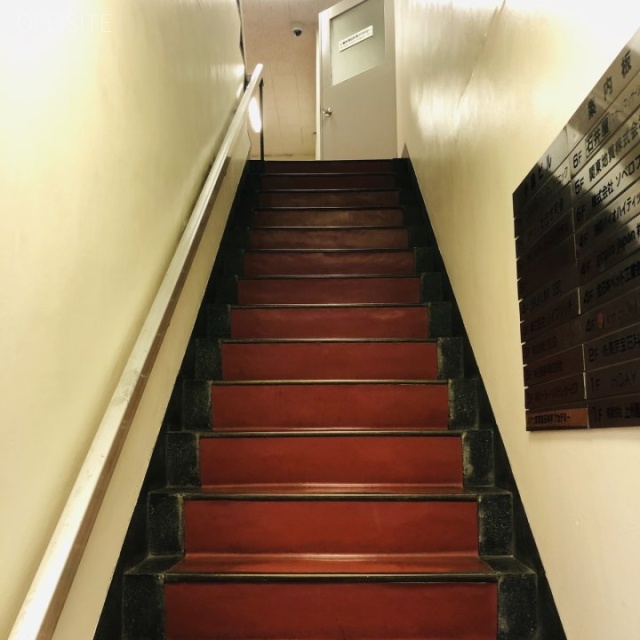 小島(旧館)ビル エントランス