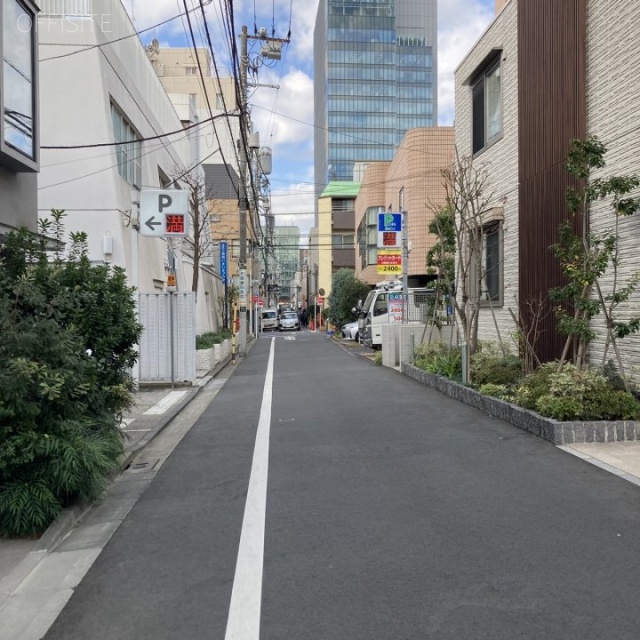 CRESTA青山 前面道路