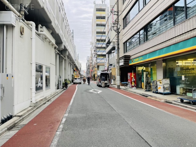 フロンティア秋葉原 前面道路