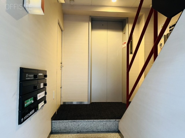 TS-114ビル エントランス