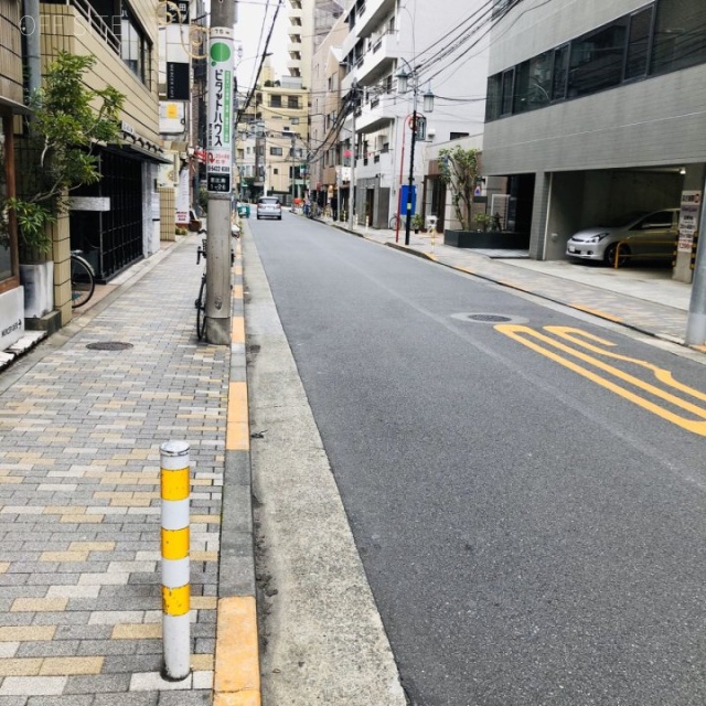 阿部ビル ビル前面道路
