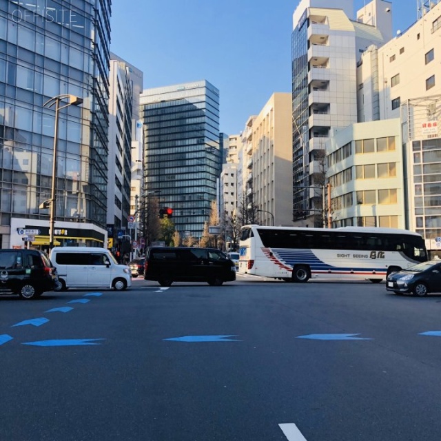 日米商会ビル ビル前面道路