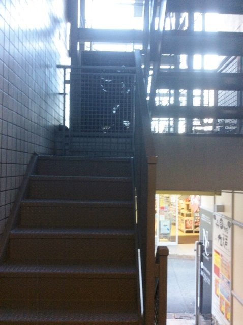 NODERAビル 階段