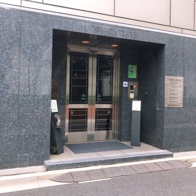 東京真珠ビル エントランス