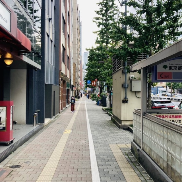 GINZA ONEビル 前面歩道