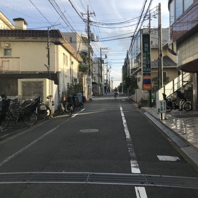 トウセン関町ビル ビル前面道路