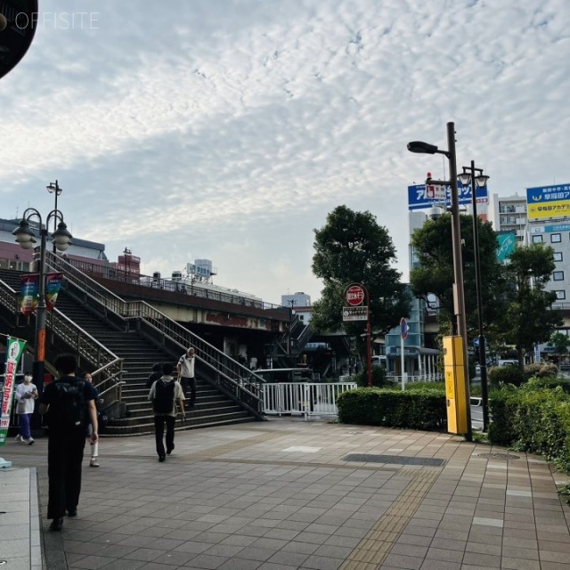 つるやビル 前面津田沼駅デッキ