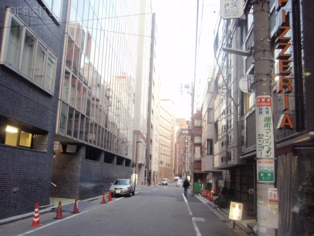浅野ビル本館 ビル前面道路