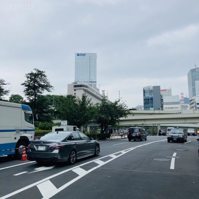 ニューオータニガーデンコート ビル前面道路