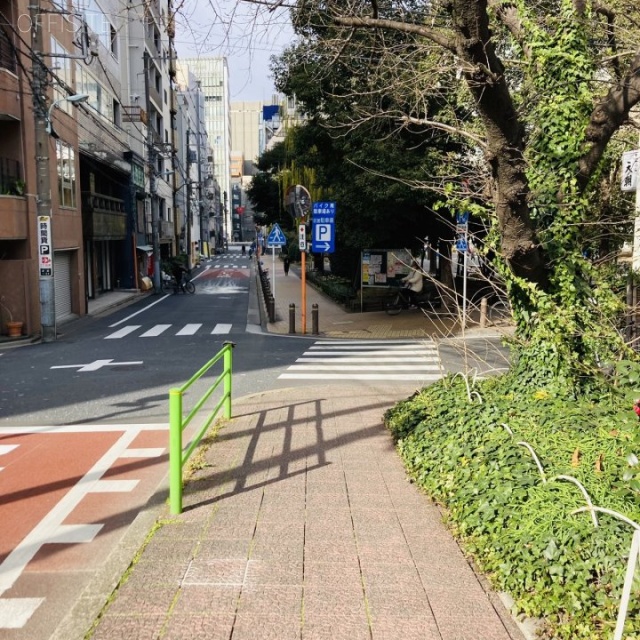 銀座里村ビル 前面歩道