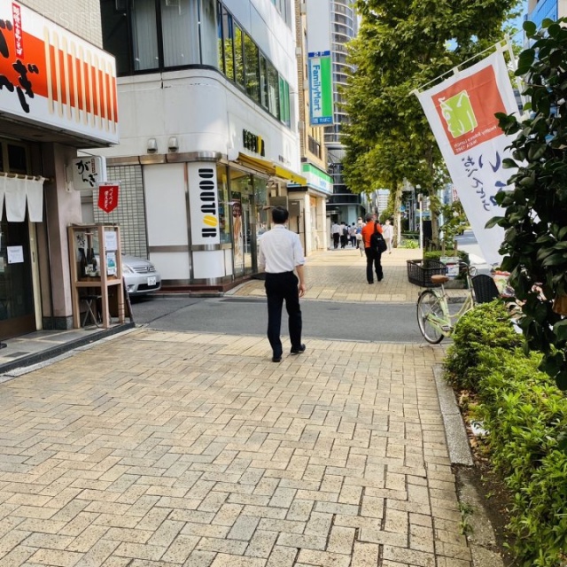 金山ビル ビル前面道路