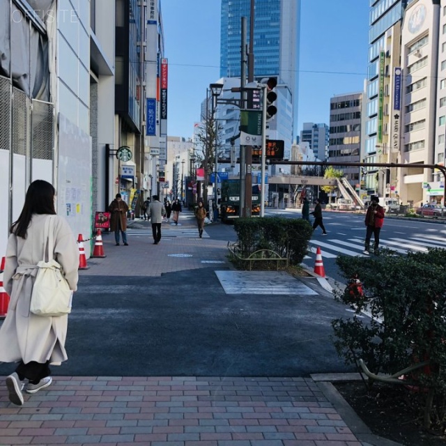 SANWA青山ビル ビル前面道路