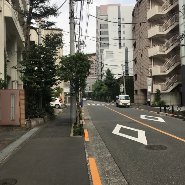 パークサイド山口 ビル前面道路