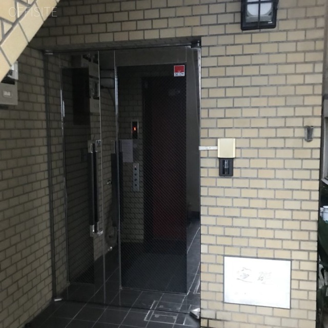 秋本ビル エントランス