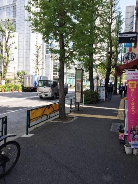 神宮前エヌエスビル ビル前面道路