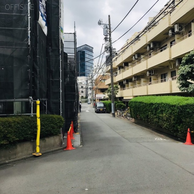 ムツミビル　ビル前面道路