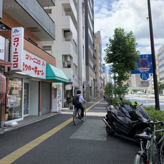 千陽アポロンビル ビル前面道路