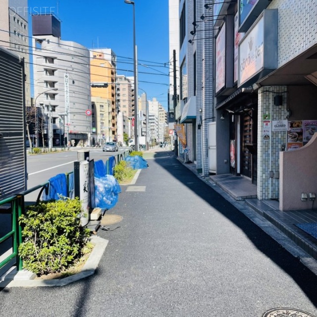 吉松ビル 前面歩道