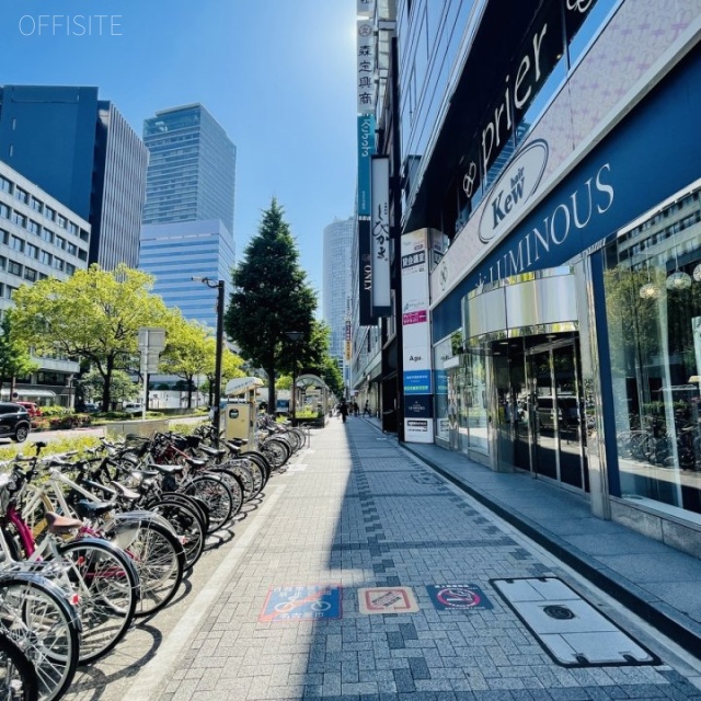 名駅前みどりビル　前面歩道