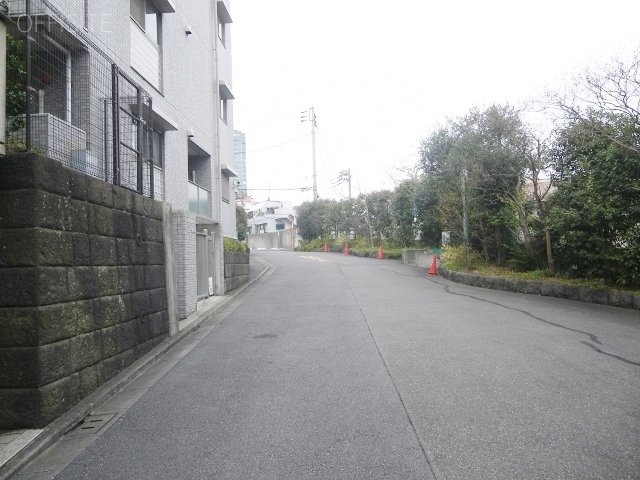 市谷山上ビル ビル前面道路