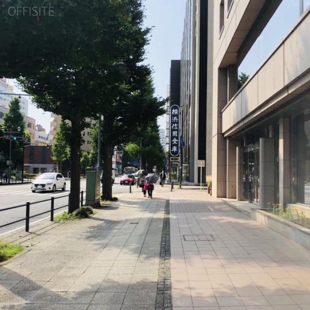 関内新井ビル ビル前面道路