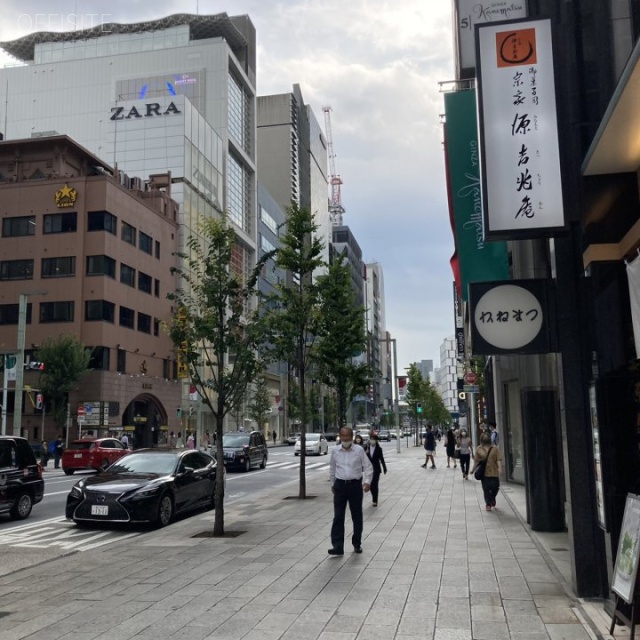 銀座UKビル ビル前面道路