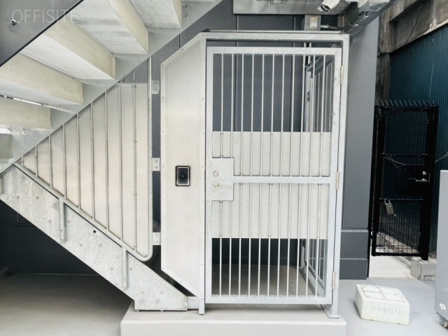COLOR・US秋葉原　非常階段