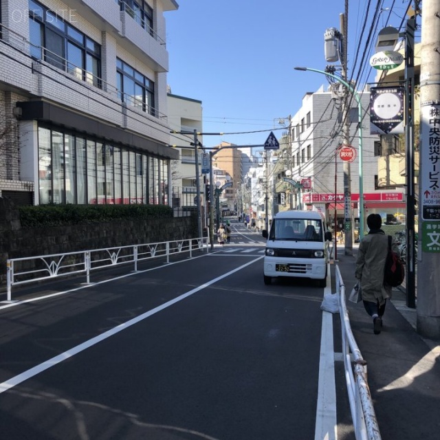 INビル ビル前面道路
