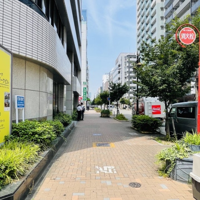 アーク栄白川パークビル 前面歩道