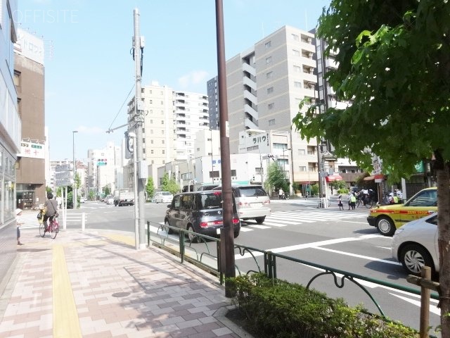 ヨネクラビル ビル前面道路