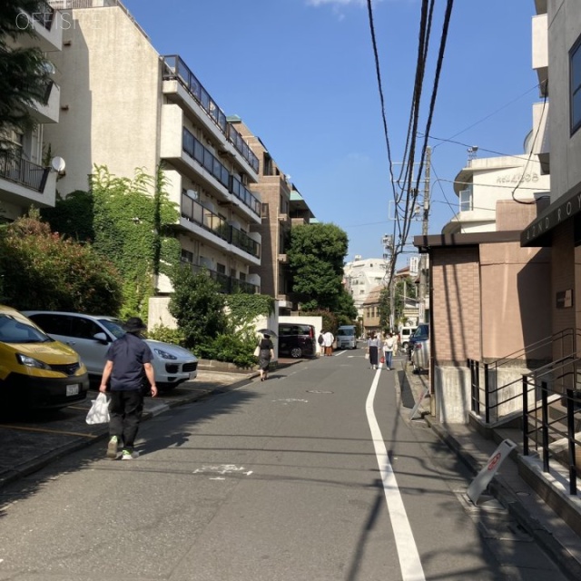 代官山ファーストビル ビル前面道路