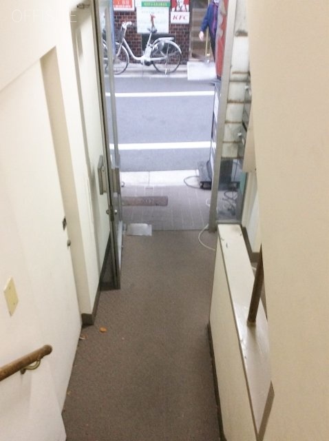 峯村ビル エントランスホール