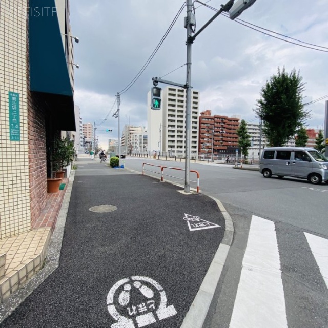 幸ビル ビル前面道路