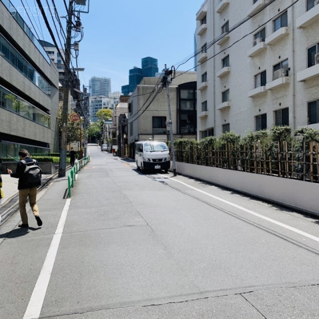 シャトー赤坂ビル ビル前面道路