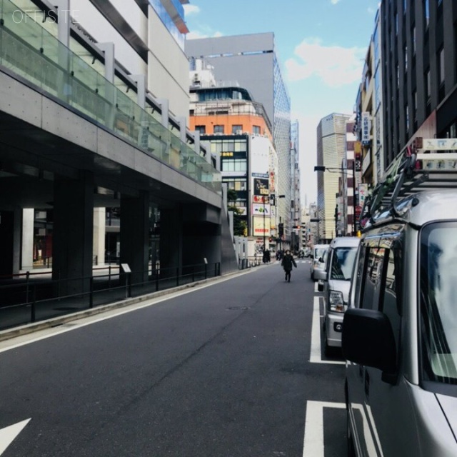 松岡銀緑館 ビル前面道路