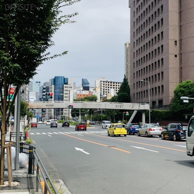 第35荒井ビル(三河屋青山ビル) ビル前面道路青山通り