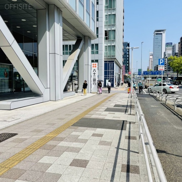 名古屋伊藤忠ビル 前面歩道