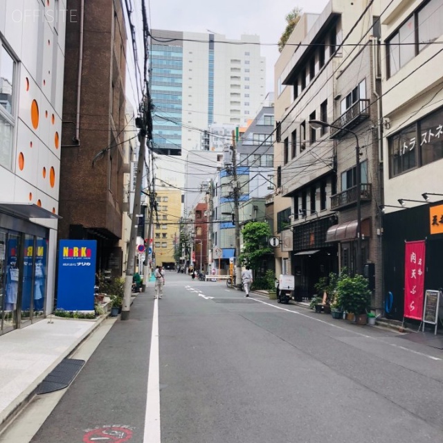 カワカミビル ビル前面道路