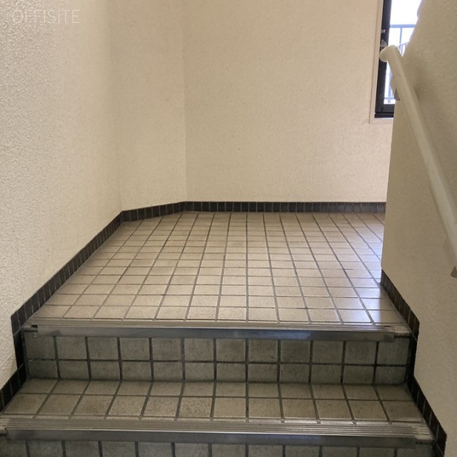 175番館本館 エントランス